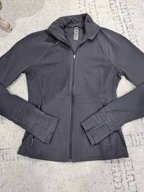 Aritzia TnAction Butter Zip Up